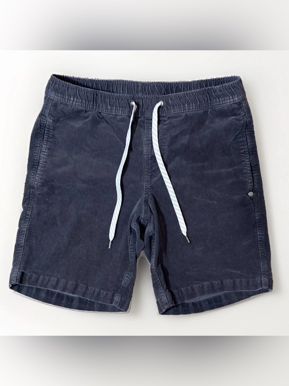 Vuori Shorts Optimist Corduroy Size: Medium Color: Gray V385 Preppy City Life